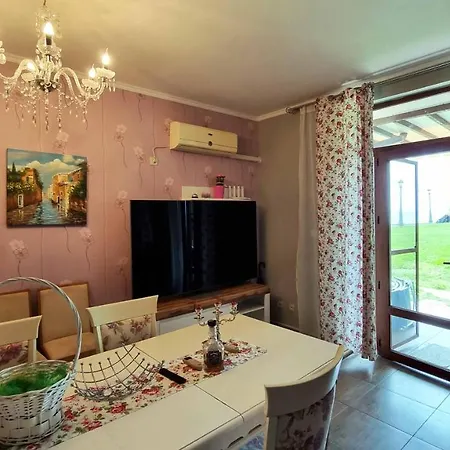 къща на брега на морето влас, Garden Of Eden Apartment Sweti Wlas