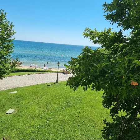къща на брега на морето влас, Garden Of Eden Apartment *