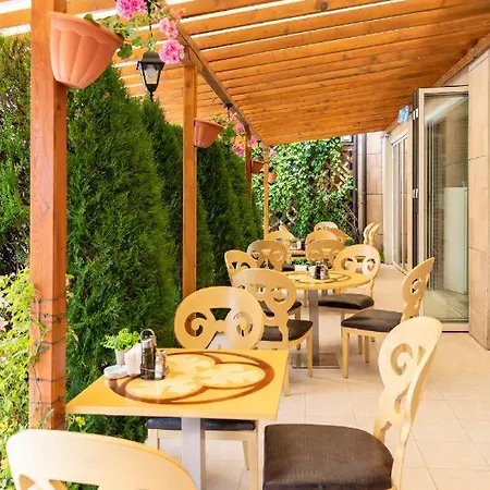 къща на брега на морето влас, Garden Of Eden Apartment *