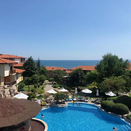 Apartment къща на брега на морето влас, Garden Of Eden